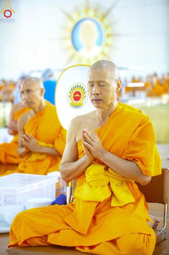 ภาพ No.205676:พิธีสวดพระพุทธมนต์ และถวายภัตตาหารเมนูสวรรค์แด่พระภิกษุ สามเณร วันจันทร์ที่ 3 กุมภาพันธ์ พ.ศ. 2568 ณ หอฉันคุณยายอาจารย์ฯ วัดพระธรรมกาย