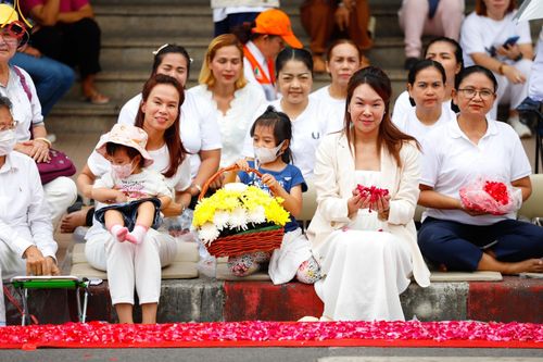 ภาพ No.128191:พิธีอัญเชิญพระบรมสารีริกธาตุ " ใจกลางเมืองนครหาดใหญ่ " เพื่อประดิษฐาน ณ มหารัตนเจดีย์สิริปทุมสวรรค์ (เจดีย์อริยพุทธะ 5 พระองค์) ศูนย์ปฏิบัติธรรมภาคใต้ อ.บางกล่ำ จ.สงขลา  วันที่ 9 มีนาคม พ.ศ.2567 (ชุดที่ 1)