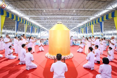 ภาพ No.148924:พิธีปฎิบัติธรรมและ พิธีจุดเทียนใจ ไฟนิรันดร์ อนันตชัย วันอาทิตย์ที่ 11 สิงหาคม พ.ศ. 2567 วัดพระธรรมกาย จ.ปทุมธานี