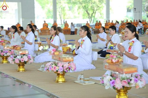 ภาพ No.208359:พิธีสวดพระพุทธมนต์ และถวายภัตตาหารเมนูสวรรค์แด่พระภิกษุ สามเณร วันที่ 15 กุมภาพันธ์ พ.ศ. 2568 ณ หอฉันคุณยายอาจารย์ฯ วัดพระธรรมกาย