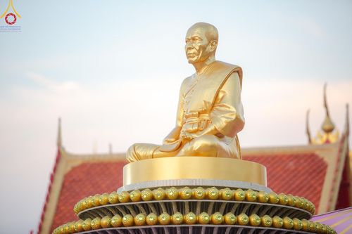 ภาพ No.194173:พระธรรมยาตราปฏิบัติธรรม และถ่ายภาพหมู่ประวัติศาสตร์ ณ วัดสองพี่น้อง ต.ต้นตาล อ.สองพี่น้อง จ.สุพรรณบุรี ในโครงการธรรมยาตรา กตัญญูบูชา มหาปูชนียาจารย์ พระมงคลเทพมุนี(สด จนฺทสโร) พระผู้ปราบมาร อนุสรณ์สถาน 7 แห่ง ปีที่ 13 วันที่ 12 มกราคม พ.ศ. 2568