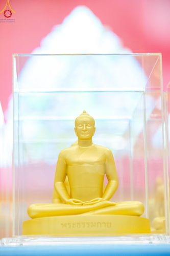 ภาพ No.159471:สัมมนาพิเศษและพิธีมอบองค์พระธรรมกาย 2,000 องค์ ณ ห้องแก้วสารพัดนึก 1 วัดพระธรรมกาย วันอาทิตย์ต้นเดือนที่ 6 ตุลาคม พ.ศ. 2567