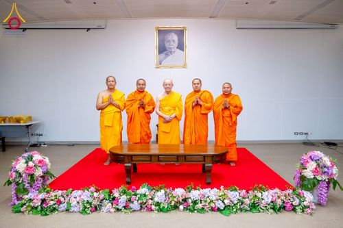 ภาพ No.222969:วันที่ 23 เมษายน พ.ศ. 2568 หลวงพ่อทัตตชีโวต้อนรับคณะสงฆ์ World Pec ณ อาคาร 100 ปี คุณยายมหารัตนอุบาสิกาจันทร์ ขนนกยูง วัดพระธรรมกาย