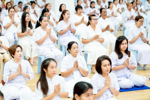 ภาพ No.242717:วันที่ 29-31 สิงหาคม พ.ศ. 2568 องค์กรภาคีเครือข่าย “บวร” (บ้าน-วัด-โรงเรียน-ราชการ) อ.คลองหลวง จัดบวชอุบาสิกาแก้ว ถวายพระราชกุศลแด่สมเด็จพระพันปีหลวง - กตัญญูบูชาแด่ผู้มีพระคุณ