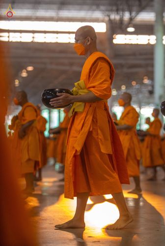 ภาพ No.76818:พิธีตักบาตรข้าวสารอาหารแห้ง  ณ บ้านแก้วเรือนทองคุณยายฯ สภาธรรมกายสากล  วัดพระธรรมกาย จ.ปทุมธานี  ในวันอาทิตย์ต้นเดือนที่ 6 มีนาคม พ.ศ. 2566