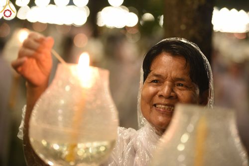 ภาพ No.89340:พิธีประดิษฐานรูปหล่อทองคำ  คุณยายอาจารย์มหารัตนอุบาสิกาจันทร์ ขนนกยูง ภายในมหาวิหารคุณยายอาจารย์ฯ เนื่องในวันครูผู้ค้นพบวิชชาธรรมกาย วันศุกร์ที่ 29 กันยายน พ.ศ. 2566 ณ วัดพระธรรมกาย จ.ปทุมธานี