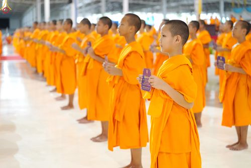 ภาพ No.339043:วันอาทิตย์ที่ 12 กรกฎาคม พ.ศ.2569 พิธีมุทิตาผู้สอบได้เปรียญธรรม ประโยค 1-2 ถึง ป.ธ.9 และ บ.ศ.1-2 ถึง บ.ศ.6 สำนักศาสนศึกษาวัดพระธรรมกาย ประจำปี 2569, พิธีมอบตราตั้งแต่งตั้งอาจารย์ใหญ่ สำนักศาสนศึกษาวัดพระธรรมกาย