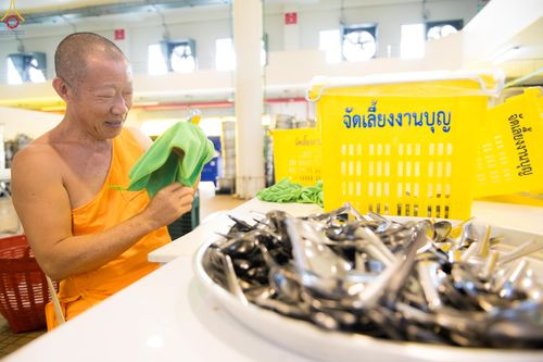 ภาพ No.326268:วันที่ 25 -27 เมษาบน พ.ศ.2569 การทำความสะอาดภาชนะ ที่ใช้ในงานถวายมหาสังฆทาน 40,000 กว่าวัดทั่วประเทศ ณ โรงครัว 71 ปีฯ วัดพระธรรมกาย