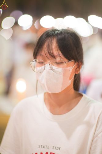 ภาพ No.69546:พิธีจุดประทีปถวายเป็นพุทธบูชา และบูชาธรรมมหาปูชนียาจารย์ ในโครงการธรรมยาตรากตัญญูบูชา มหาปูชนียาจารย์ พระมงคลเทพมุนี(สด จนฺทสโร) พระผู้ปราบมาร ปีที่ 11 ณ อนุสรณ์สถานมหาวิหารพระมงคลเทพมุนี อ.สองพี่น้อง จ.สุพรรณบุรี