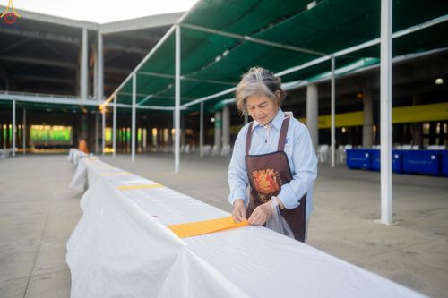 ภาพ No.321197:วันที่ 10-11 เมษายน พ.ศ.2569 การเตรียมกล่องไทยธรรม และการติดผ้ารับประเคน เพื่องานถวายมหาสังฆทาน 40,000 กว่าวัดทั่วประเทศ วันคุ้มครองโลก 22 เมษายน พ.ศ.2569 วัดพระธรรมกาย