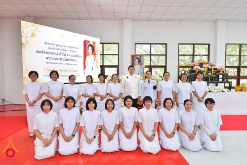 ภาพ No.344319:วันที่ 12 สิงหาคม พ.ศ. 2569  พสกนิกรชาวอำเภอคลองหลวง พร้อมใจร่วมพิธีสวดพระพุทธมนต์และทำบุญตักบาตรถวายพระราชกุศล เนื่องในวันคล้ายวันพระราชสมภพ สมเด็จพระบรมราชชนนีพันปีหลวง และวันแม่แห่งชาติ 12 สิงหาคม 2569