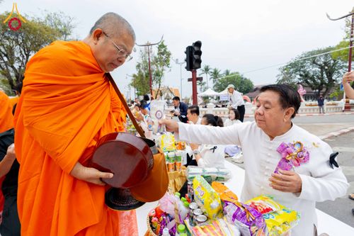 ภาพ No.310885:วันอาทิตย์ที่ 22 กุมภาพันธ์ พ.ศ. 2569 พิธีตักบาตรเเด่คณะพระภิกษุสงฆ์ 1,111 รูป จังหวัดน่าน หนึ่งในโครงการตักบาตรพระ 2,000,000 รูป 77 จังหวัดทั่วไทย ในวาระอันเป็นมงคลยิ่ง ครบรอบ 744 ปี นครน่าน สืบสานศรัทธา ทำบุญใหญ่ของเมืองน่าน ณ ข่วงเมือง วัดภูมินทร์ อำเ