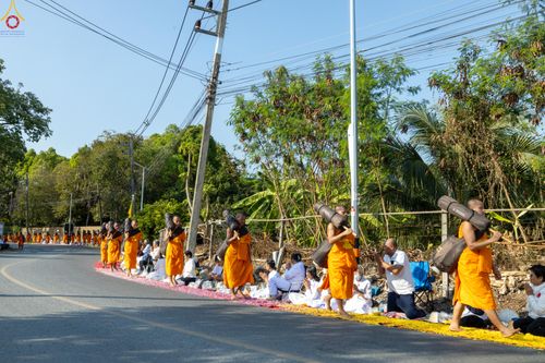 ภาพ No.290441:วันที่ 7 มกราคม พ.ศ. 2569 พิธีต้อนรับพระธรรมยาตรา ณ อนุสรณ์สถานลำดับที่ 2  สถานที่ตั้งมโนปณิธานบวชตลอดชีวิต อนุสรณ์สถานคลองบางนางแท่น (ภาพชุดที่ 2) อ.สามพราน จ.นครปฐม ในโครงการธรรมยาตรา กตัญญูบูชา มหาปูชนียาจารย์ พระมงคลเทพมุนี(สด จนฺทสโร) พระผู้ปราบมาร 