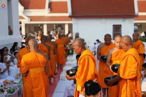 ภาพ No.297616:วันที่ 18 มกราคม พ.ศ. 2569 พิธีตักบาตรพระธรรมยาตรา ณ วัดโบสถ์บน ต.บางคูเวียง จ.นนทบุรี อนุสรณ์สถานลำดับที่ 4 สถานที่เกิดด้วยกายธรรม ในโครงการธรรมยาตรา กตัญญูบูชา มหาปูชนียาจารย์ พระมงคลเทพมุนี(สด จนฺทสโร) พระผู้ปราบมาร อนุสรณ์สถาน 7 แห่ง ปีที่ 14