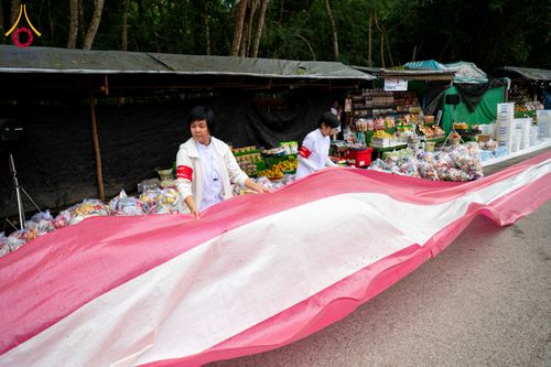 ภาพ No.285988:วันเสาร์ที่ 13 ธันวาคม พ.ศ.2568 พิธีตักบาตรพระภิกษุสามเณร 1,000 รูป ณ บริเวณหน้าอุทยานแห่งชาติเขาใหญ่ อำเภอปากช่อง จ.นครราชสีมา