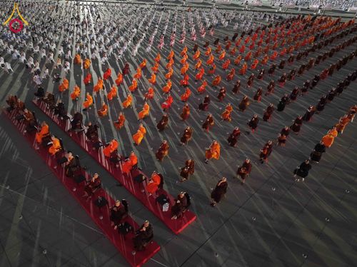 ภาพ No.312204:วันอังคารที่ 3 มีนาคม พ.ศ.2569 พิธีเวียนประทักษิณและจุดมาฆประทีป ณ ลานธรรมพระมหาธรรมกายเจดีย์ วัดพระธรรมกาย