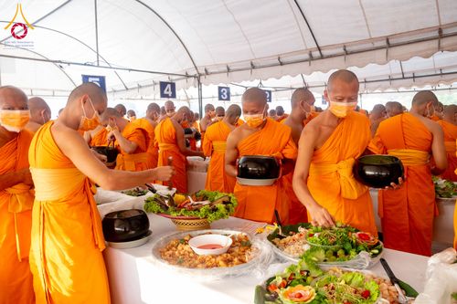 ภาพ No.297984:วันที่ 19 มกราคม พ.ศ. 2569 พิธีถวายภัตตาหารเป็นสังฆทาน แด่พระธรรมยาตรา ณ อนุสรณ์สถานบางปลา วัดบางปลา อำเภอบางเลน จังหวัดนครปฐม ในโครงการธรรมยาตรา กตัญญูบูชา มหาปูชนียาจารย์ พระมงคลเทพมุนี(สด จนฺทสโร) พระผู้ปราบมาร อนุสรณ์สถาน 7 แห่ง ปีที่ 14