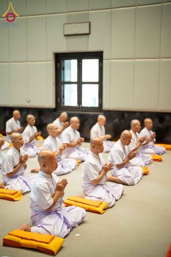 ภาพ No.298209:วันเสาร์ที่ 17 มกราคม พ.ศ. 2569 พิธีบรรพชาอุปสมบท โครงการอุปสมบทหมู่ บูชาธรรมครบ 117 ปี คุณยายอาจารย์มหารัตนอุบาสิกาจันทร์ ขนนกยูง  ณ อุโบสถพระไตรปิฎก วัดพระธรรมกาย