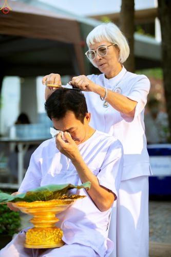 ภาพ No.319716:วันอาทิตย์ที่ 5 เมษายน พ.ศ.2569 พิธีตัดปอยผม และปลงผมนาคธรรมทายาท โครงการบรรพชาและอุปสมบทหมู่ รุ่นบูชาธรรม 82 ปี หลวงพ่อธัมมชโย