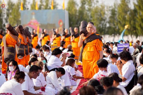 ภาพ No.299658:วันที่ 18 มกราคม พ.ศ. 2569 พิธีต้อนรับพระธรรมยาตรา (ภาพชุดที่ 2) ณ อนุสรณ์สถานลำดับที่ 5  สถานที่เผยแผ่วิชชาธรรมกายครั้งแรก อนุสรณ์สถานบางปลา วัดบางปลา อำเภอบางเลน จังหวัดนครปฐม ในโครงการธรรมยาตรา กตัญญูบูชา มหาปูชนียาจารย์ พระมงคลเทพมุนี(สด จนฺทสโร) พระ