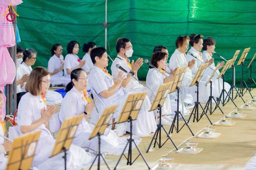 ภาพ No.300197:วันที่ 22 มกราคม พ.ศ. 2569 พิธีถวายภัตตาหารเป็นสังฆทาน แด่พระธรรมยาตรา ณ อนุสรณ์สถานบางปลา วัดบางปลา อำเภอบางเลน จังหวัดนครปฐม ในโครงการธรรมยาตรา กตัญญูบูชา มหาปูชนียาจารย์ พระมงคลเทพมุนี(สด จนฺทสโร) พระผู้ปราบมาร อนุสรณ์สถาน 7 แห่ง ปีที่ 14