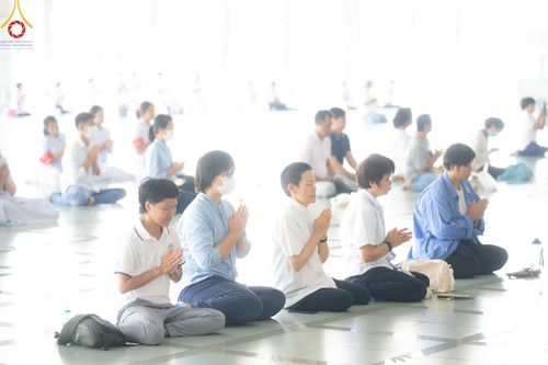 ภาพ No.208360:พิธีสวดพระพุทธมนต์ และถวายภัตตาหารเมนูสวรรค์แด่พระภิกษุ สามเณร วันที่ 15 กุมภาพันธ์ พ.ศ. 2568 ณ หอฉันคุณยายอาจารย์ฯ วัดพระธรรมกาย