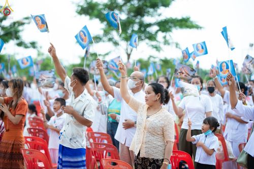 ภาพ No.84371:พิธีทอดผ้าป่า พิธีอัญเชิญปฐมรัตนปฐวี และพิธีตอกเสาเข็มต้นสุดท้าย เพื่อสถาปนาอาคาร 80 ปี หลวงพ่อธัมมชโย ณ ศูนย์ปฏิบัติธรรมวิหารแดง ตำบลเจริญธรรม อำเภอวิหารแดง จ.สระบุรี  วันที่ 23 กรกฎาคม พ.ศ. 2566