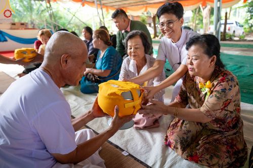 ภาพ No.101332:พิธีบรรพชาธรรมทายาท ในโครงการอุปสมบทบูชาธรรม มหาปูชนียาจารย์ พ.ศ. 2566 ณ วัดท่าสุวรรณ จ.ราชบุรี วันที่ 6 ธันวาคม พ.ศ. 2566
