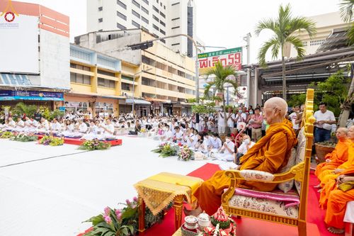 ภาพ No.85893:ตักบาตรพระนานาชาติ 10,000 รูป ใจกลางนครหาดใหญ่ จ.สงขลา วันอาทิตย์ที่ 20 สิงหาคม พ.ศ. 2566