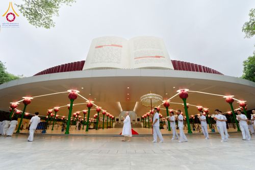 ภาพ No.223567:วันที่ 11 พฤษภาคม พ.ศ. 2568 พิธีบรรพชาของอุบาสก พิสิทธิ์ หมื่นแกล้ว  ณ วัดพระธรรมกาย