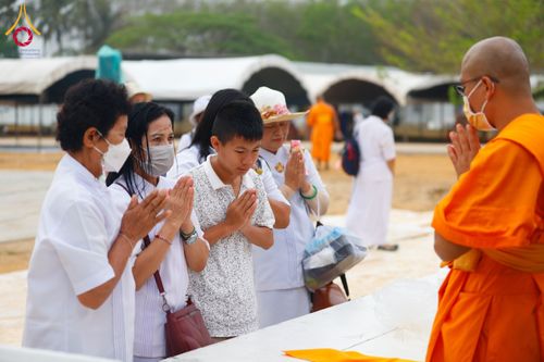 ภาพ No.128140:พิธีถวายภัตตาหารเป็นสังฆทาน แด่คณะพระธรรมยาตราฯ ในโครงการธรรมยาตราอัญเชิญพระบรมสารีริกธาตุ  ประดิษฐาน ณ มหารัตนเจดีย์สิริปทุมสวรรค์ อ.บางกล่ำ จ.สงขลา วันที่ 10 มีนาคม พ.ศ. 2567