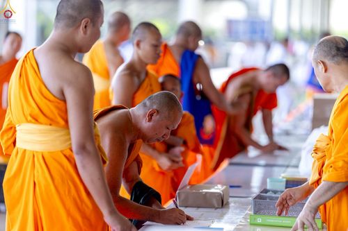 ภาพ No.235929:วันที่ 3 สิงหาคม พ.ศ. 2568 ภาพบรรยากาศ การต้อนรับปฎิสันถาร ของคณะสงฆ์ ในวันสมาธิโลก พิธีถวายมหาสังฆทาน 2,000 กว่าวัด ณ วัดพระธรรมกาย