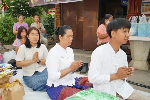 ภาพ No.135390:โครงการตักบาตรข้าวสารอาหารแห้งพระภิกษุสามเณร ๑,๐๐๐ รูป วันอังคารที่ ๙ เมษายน พ.ศ.๒๕๖๗ ณ ถนนหน้าที่ว่าการอำเภอคลองขลุง (เส้นเลียบแม่น้ำปิง) ตำบลคลองขลุง อำเภอคลองขลุง จังหวัดกำแพงเพชร