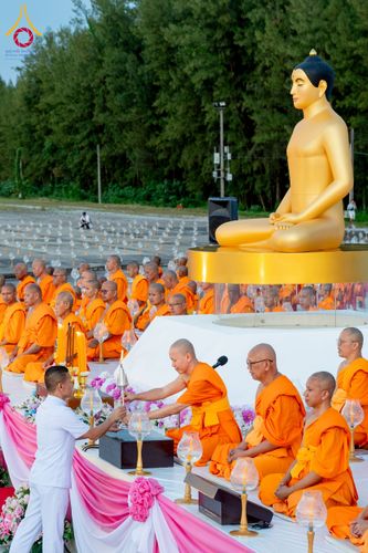 ภาพ No.250444:วันอังคารที่ 7 ตุลาคม พ.ศ. 2568 พิธีจุดประทีปบูชาพระรัตนตรัย ณ ลานธรรมปทุมรัตน์ธรรมเจดีย์ พุทธอุทยานนานาชาติ อ.โพนพิสัย จ.หนองคาย