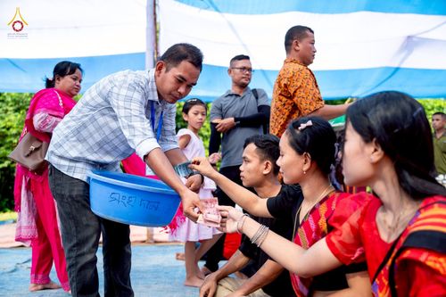 ภาพ No.257502:วันที่ 17 ตุลาคม พ.ศ. 2568 พิธีทอดกฐินสมทบวัดกัลยาณมิตรต่างประเทศ  บูชาธรรม 81 ปี หลวงพ่อธัมมชโย ณ ศูนย์ปฏิบัติธรรมไมตรีปูร์ เมืองคาร์การชารี ประเทศบังกลาเทศ 