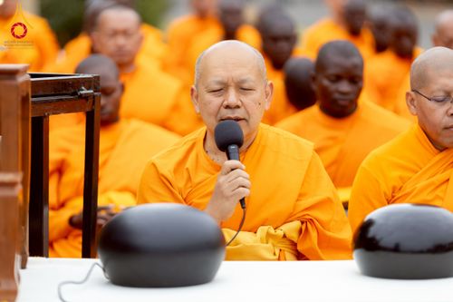 ภาพ No.232994:วันอาทิตย์ 29 มิถุนายน พ.ศ. 2568 กิจกรรมอบรมธรรมทายาทแอฟริกาใต้  ปฏิบัติธรรมสร้างสันติสุขภายใน แสงแห่งพุทธธรรมสู่แผ่นดินแอฟริกาใต้ ณ บริเวณหน้าวัดพระธรรมกายโจฮันเนสเบิร์ก