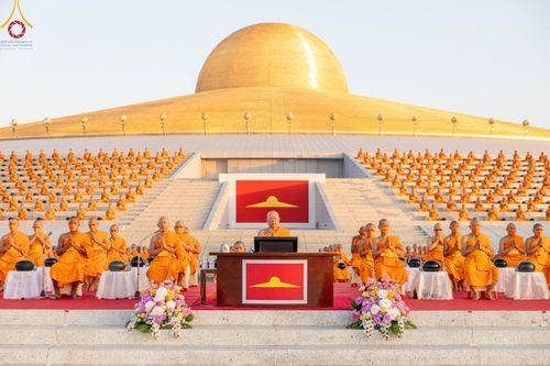 ภาพ No.105240:พิธีตักบาตรฉลองพระบวชใหม่ รุ่นบูชาธรรมมหาปูชนียาจารย์ และต้อนรับศักราชใหม่ วันจันทร์ที่ 1 มกราคม พ.ศ. 2567 ณ ลานธรรมพระมหาธรรมกายเจดีย์ วัดพระธรรมกาย