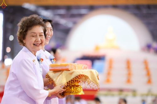 ภาพ No.243922:วันอาทิตย์ที่ 7 กันยายน พ.ศ. 2568 พิธีทอดผ้าป่าสมทบกฐินวัดพระธรรมกาย และสมทบกฐิน 30,000 วัดทั่วไทย ครั้งที่ 2 ณ ห้องแก้วสารพัดนึก 1 วัดพระธรรมกาย