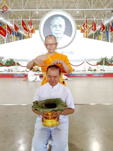 ภาพ No.223144:วันที่ 2 -10 พฤษภาคม พ.ศ. 2568 พิธีตัดปอยผม ปลงผม พิธีขอขมาลาอุปสมบทอุทิศชีวิต ของอุบาสก พิสิทธิ์ หมื่นแกล้ว  ณ วัดพระธรรมกาย