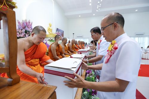 ภาพ No.107301:พิธีเจริญพระพุทธมนต์ ปฏิบัติธรรม มอบทุนการศึกษา ถวายสังฆทาน 140 วัด ณ ศุนย์ปฏิบัติธรรมพระมงคลเทพมุนี อ.สองพี่น้อง จ.สุพรรณบุรี วันเสาร์ที่ 6 มกราคม พ.ศ. 2567