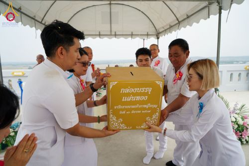 ภาพ No.131442:พิธีอัญเชิญพระบรมสารีริกธาตุ และองค์พระพุทธรัตนกายสิทธิ์ ติดตั้งองค์พระเจดีย์จตุรทิศ ถวายองค์พระเจดีย์ ลานธรรมและกำแพงแก้ว ถวายเป็นพุทธบูชา น้อมถวายบูชาธรรมหลวงพ่ออายุวัฒนมงคล ๘๐ พรรษา วันเสาร์ที่ ๑๖ มีนาคม พ.ศ. ๒๕๖๗ ณ วัดเขาพญาปราบ ต.ตะขบ อ.ปักธงชัย จ.น