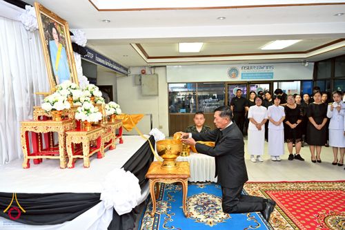 ภาพ No.260886:อำเภอคลองหลวง จัดพิธีสรงน้ำพระบรมศพ สมเด็จพระนางเจ้าสิริกิติ์ พระบรมราชินีนาถ พระบรมราชชนนีพันปีหลวง  ด้วยสำนึกในพระมหากรุณาธิคุณตราบนิจนิรันดร์ วันที่ 26 ตุลาคม พ.ศ. 2568 เวลา 09.30 น. ณ ที่ว่าการอำเภอคลองหลวง จังหวัดปทุมธานี