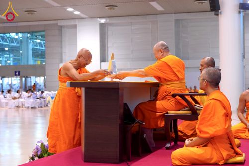 ภาพ No.232147:วันอาทิตย์ที่ 6 กรกฏาคม พ.ศ. 2568 พิธีมอบโล่เกียรติคุณ สวดธัมมจักกัปปวัตตนสูตร และรางวัลโครงการผู้นำแสงสว่างออนไลน์ ณ ห้องแก้วสารพัดนึก1 สภาธรรมกายสากล วัดพระธรรมกาย