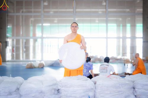 ภาพ No.218262:วันที่ 12-18 เมษายน พ.ศ. 2568 พระภิกษุและเจ้าหน้าที่อาสาสมัคร เตรียมพื้นที่ต้อนรับพักค้างพระสังฆาธิการ เนื่องในงานวันคุ้มครองโลก 22 เมษายน พ.ศ. 2568