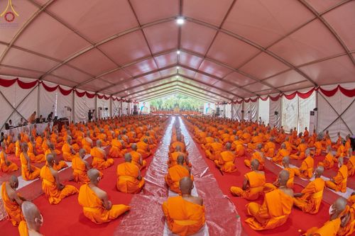 ภาพ No.67998:พิธีบรรพชาสามเณรธรรมทายาท ณ บรมพุทโธ ประเทศอินโดนีเซีย วันที่ 17 ธันวาคม พ.ศ. 2565