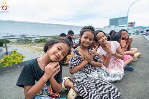 ภาพ No.128192:พิธีอัญเชิญพระบรมสารีริกธาตุ " ใจกลางเมืองนครหาดใหญ่ " เพื่อประดิษฐาน ณ มหารัตนเจดีย์สิริปทุมสวรรค์ (เจดีย์อริยพุทธะ 5 พระองค์) ศูนย์ปฏิบัติธรรมภาคใต้ อ.บางกล่ำ จ.สงขลา  วันที่ 9 มีนาคม พ.ศ.2567 (ชุดที่ 1)