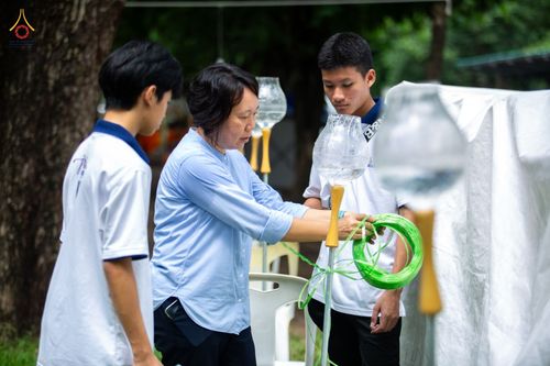 ภาพ No.88687:คณะสงฆ์ เจ้าหน้าที่ และสาธุชน ทุ่มเทแรงกายแรงใจเตรียมงาน เพื่องานวันครูผู้ค้นพบวิชชาธรรมกาย ตั้งแต่วันที่ 20 กันยายน พ.ศ. 2566