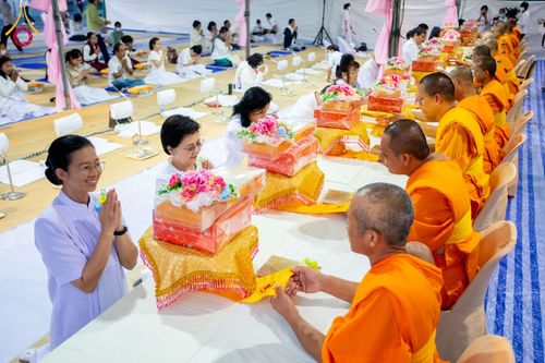 ภาพ No.199361:พิธีถวายภัตตาหารเป็นสังฆทาน แด่พระธรรมยาตรา ณ อนุสรณ์สถานบางปลา วัดบางปลา อำเภอบางเลน จังหวัดนครปฐม ในโครงการธรรมยาตรา กตัญญูบูชา มหาปูชนียาจารย์ พระมงคลเทพมุนี(สด จนฺทสโร) พระผู้ปราบมาร อนุสรณ์สถาน 7 แห่ง ปีที่ 13 วันที่ 22 มกราคม พ.ศ. 2568