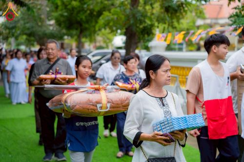 ภาพ No.273925:วันที่ 1 พฤศจิกายน พ.ศ. 2568 พิธีทอดกฐินสามัคคีทั่วไทย ณ วัดศีลขันธาราม อ.โพธิ์ทอง จ.อ่างทอง โดยคณะศิษยานุศิษย์ บูชาธรรม 81 ปี หลวงพ่อธัมมชโย