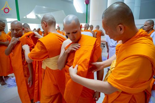 ภาพ No.277723:วันเสาร์ที่ 6 ธันวาคม พ.ศ. 2568 พิธีบรรพชาอุปสมบทและพิธีถวายบาตร โครงการอุปสมบทบูชาธรรมมหาปูชนียาจารย์ ประจำปี พ.ศ.2568 โครงการบวชพระนานาชาติ AEC และ WAB รุ่น CEO (นักบริหาร) รุ่นที่ 5 ณ มหาธรรมกายเจดีย์ วัดพระธรรมกาย